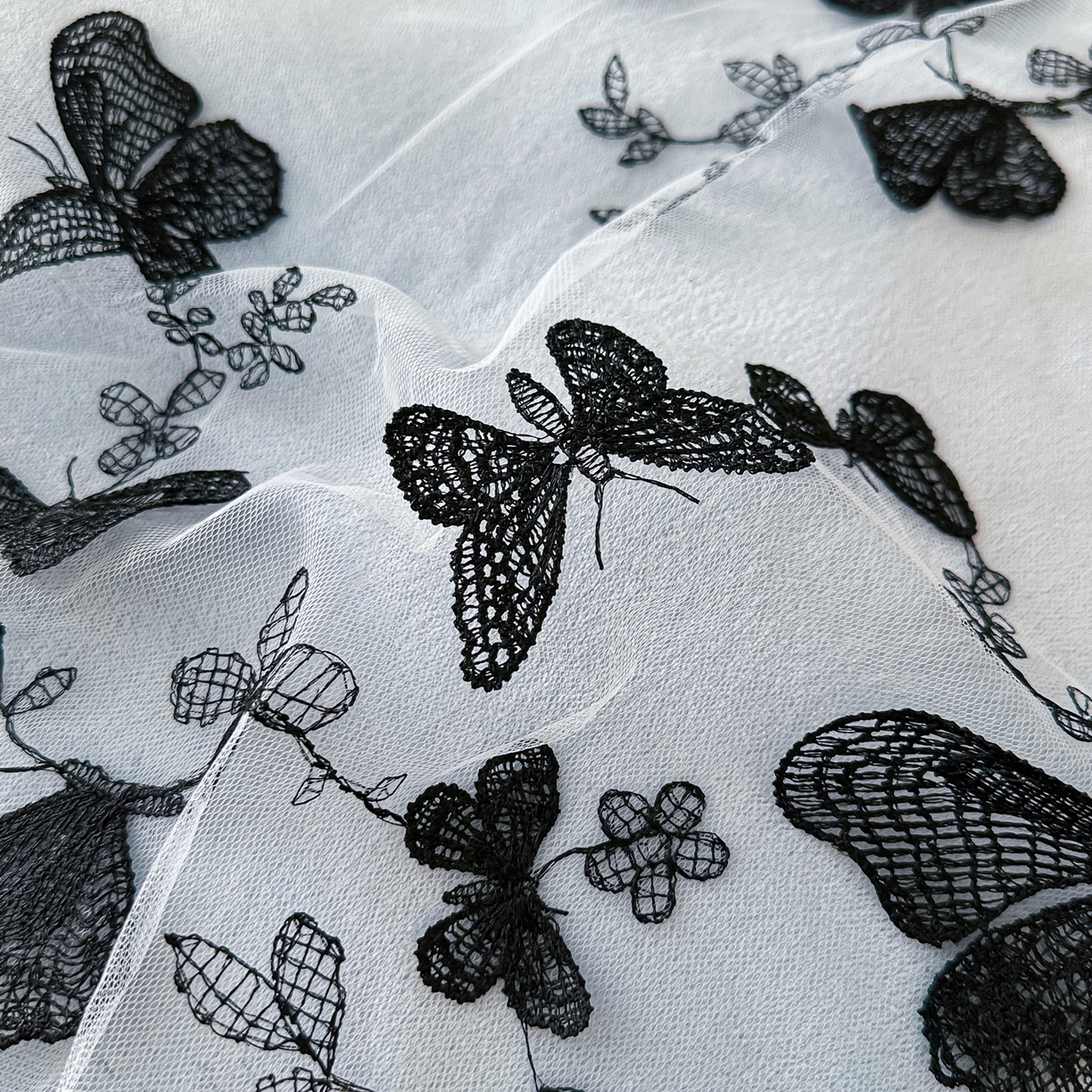 91家纺网 家纺一手货源 找家纺 凯美家居 2025新款牛奶绒立体蕾丝刺绣四件套-蝴蝶翩翩 蝴蝶翩翩-浅蓝