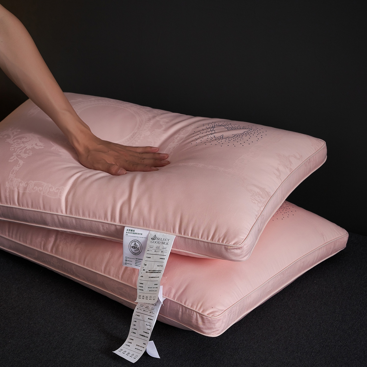 91家纺网 家纺一手货源 找家纺 乐可 2025新款蚕咝亲肤枕 蚕咝亲肤枕-粉