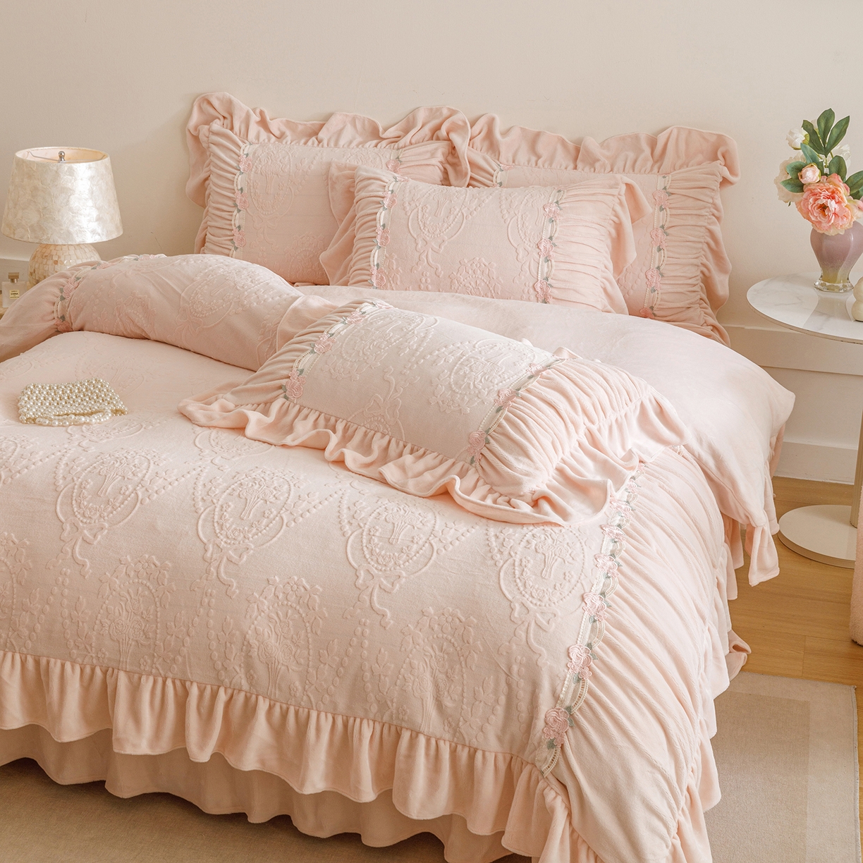 （总）好儿喜家纺 2025新款雕花牛奶绒床裙款四件套—歌莉娅系列