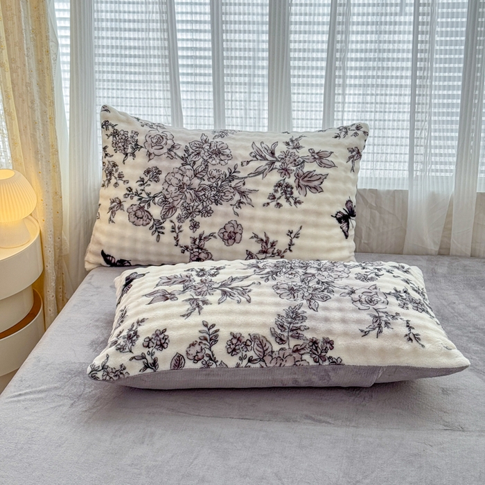 91家纺网 家纺一手货源 找家纺 （总）小叮当家纺仓储工厂店 2025新款大泡泡兔兔牛奶绒单枕套 枕套单件