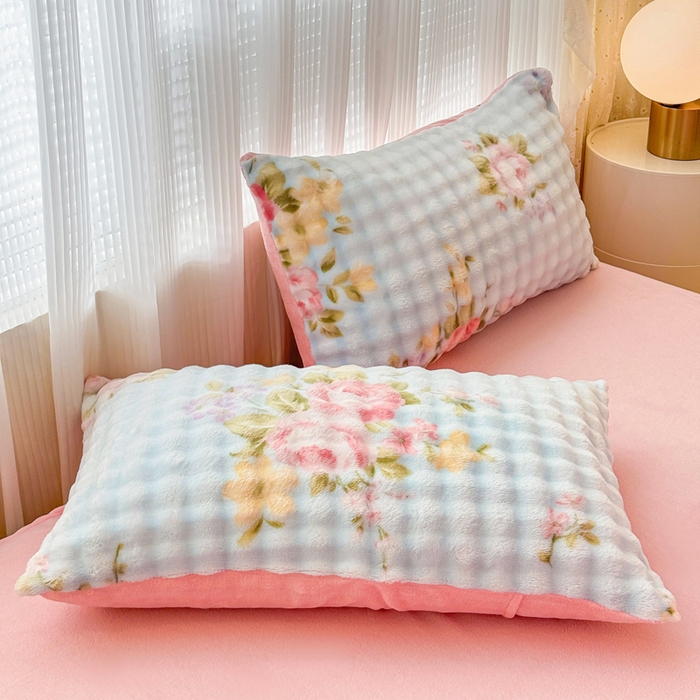 小叮当家纺仓储工厂店 2025新款大泡泡兔兔牛奶绒单枕套 枕套单件 花田