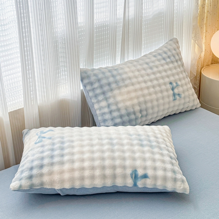 小叮当家纺仓储工厂店 2025新款大泡泡兔兔牛奶绒单枕套 枕套单件 蝴蝶结蓝色