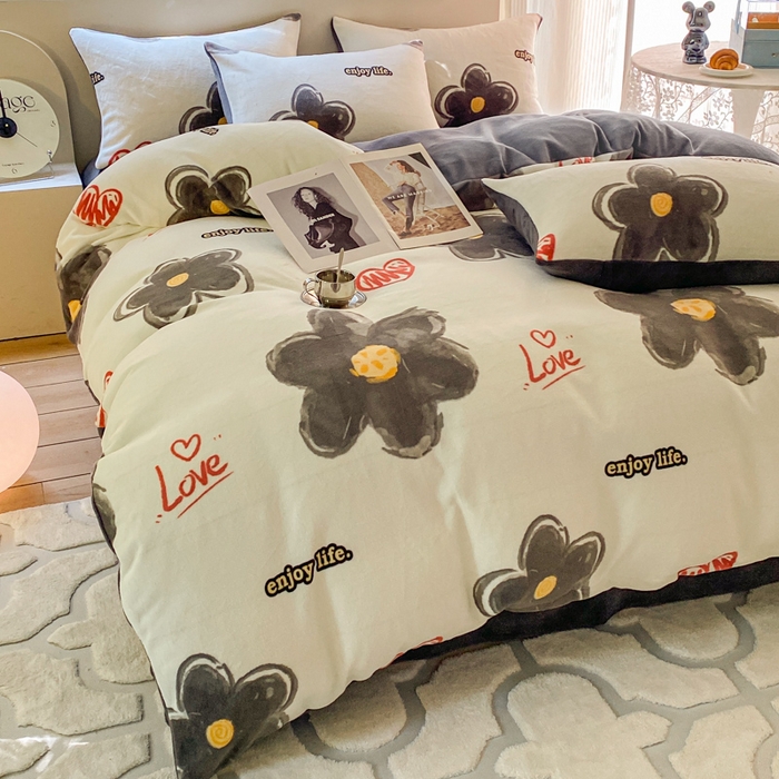 91家纺网 家纺一手货源 找家纺 斯卡诺家纺 2025新款双面牛奶绒跑量款四件套 花朵灰