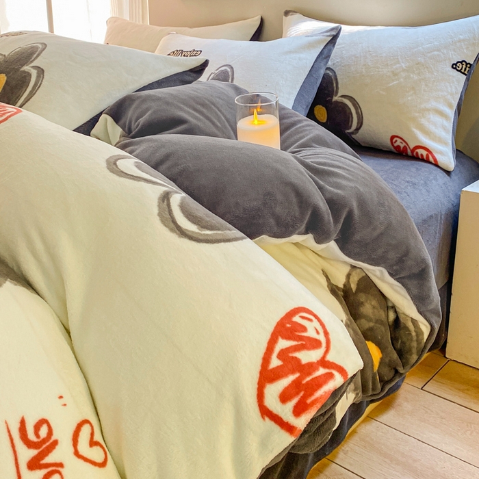 91家纺网 家纺一手货源 找家纺 斯卡诺家纺 2025新款双面牛奶绒跑量款四件套 花朵灰