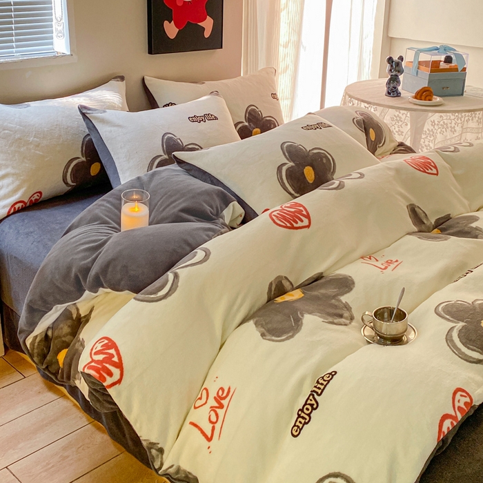 91家纺网 家纺一手货源 找家纺 斯卡诺家纺 2025新款双面牛奶绒跑量款四件套 花朵灰