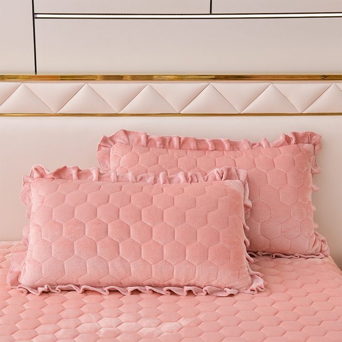 91家纺网 家纺一手货源 找家纺 优家居 2025新款纯色韩版花边牛奶绒夹棉床裙床罩加厚外贸直播 盛世-粉玉