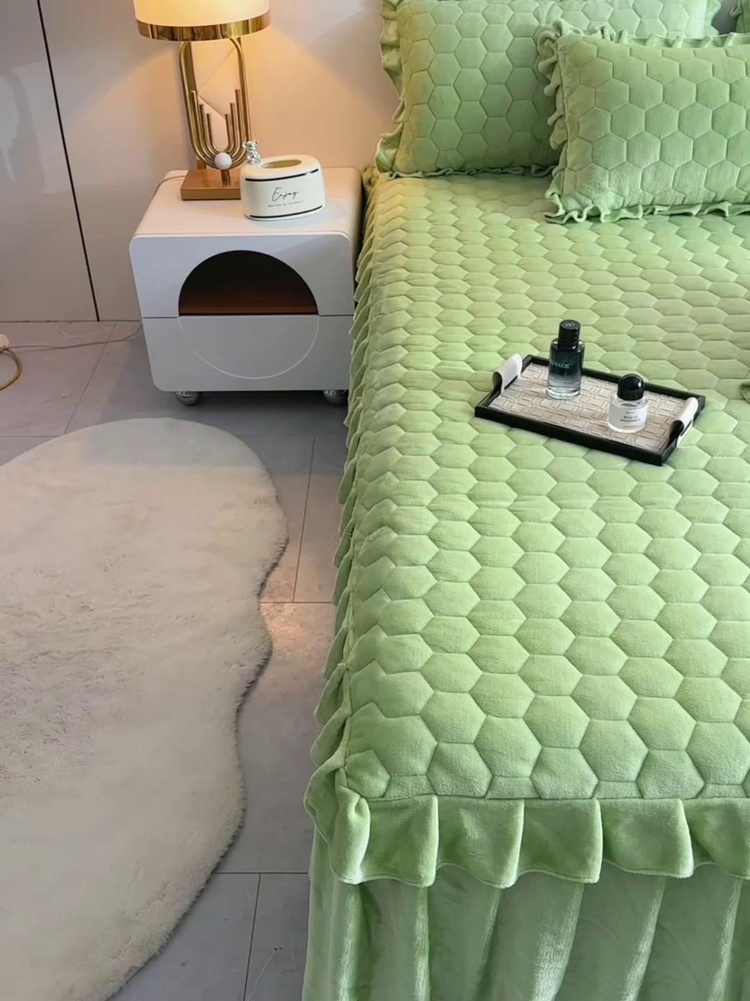 91家纺网 家纺一手货源 找家纺 优家居 2025新款纯色韩版花边牛奶绒夹棉床裙床罩加厚外贸直播 盛世-翠绿