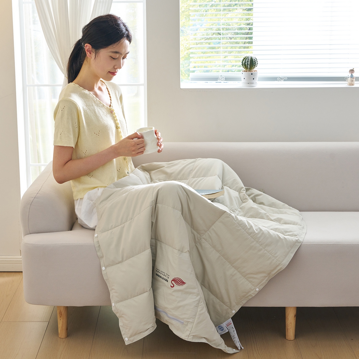 91家纺网 家纺一手货源 找家纺 乐可 2025新款便携多功能鹅绒毯 多功能鹅绒毯-卡其