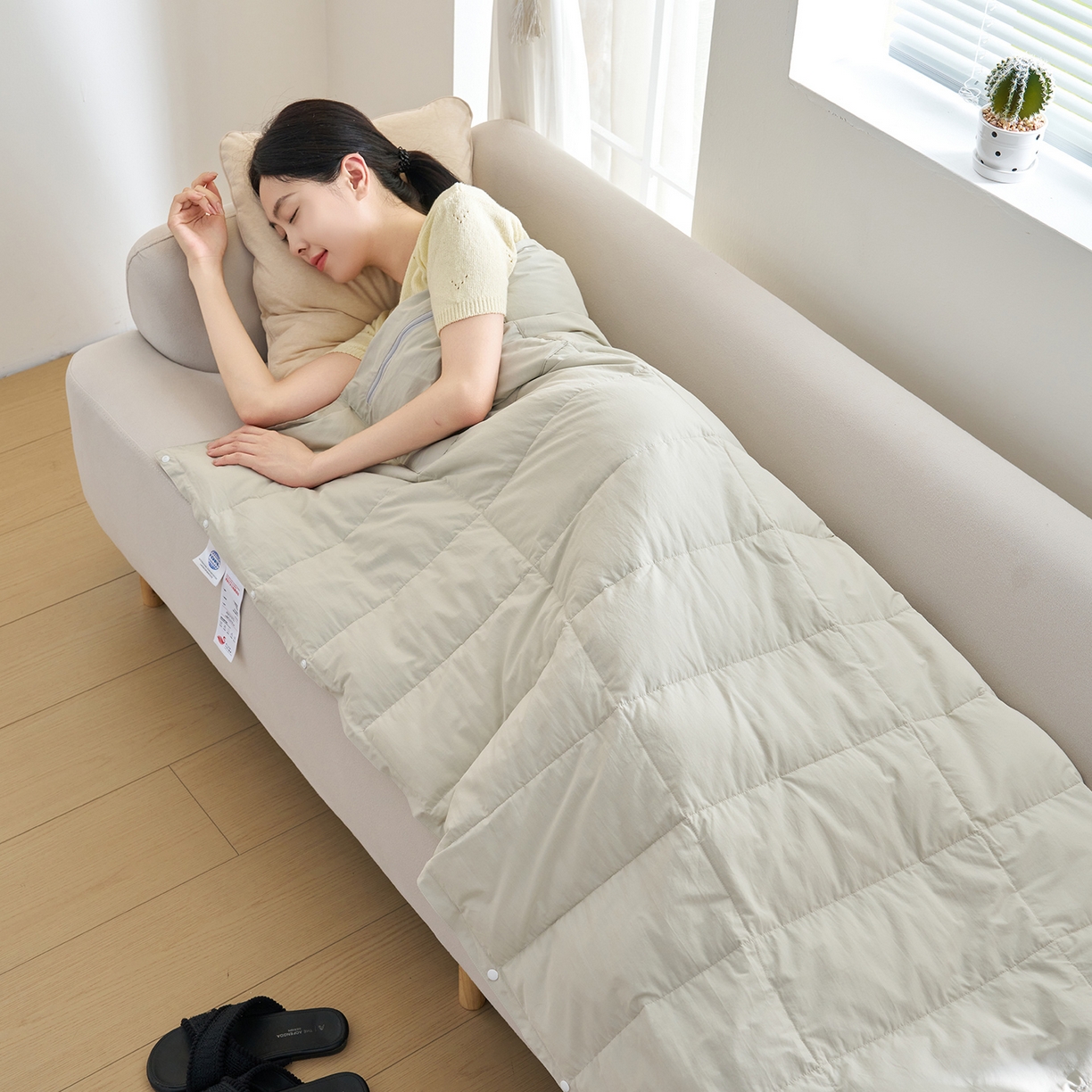 91家纺网 家纺一手货源 找家纺 乐可 2025新款便携多功能鹅绒毯 多功能鹅绒毯-卡其