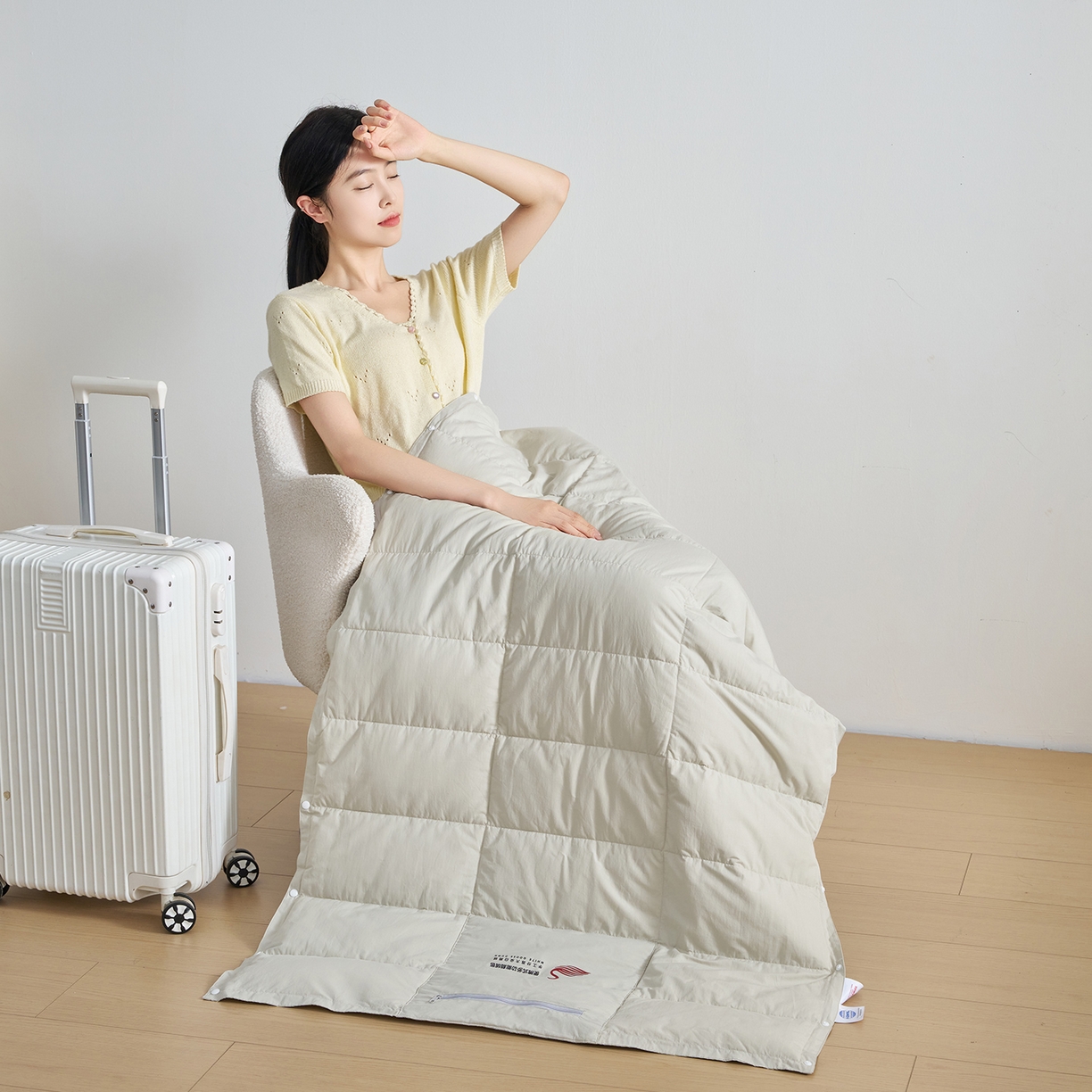 91家纺网 家纺一手货源 找家纺 乐可 2025新款便携多功能鹅绒毯 多功能鹅绒毯-卡其