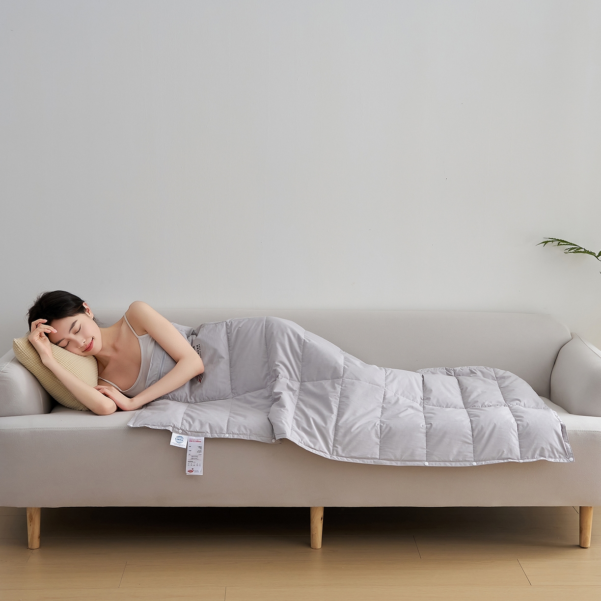 91家纺网 家纺一手货源 找家纺 乐可 2025新款便携多功能鹅绒毯 多功能鹅绒毯-灰