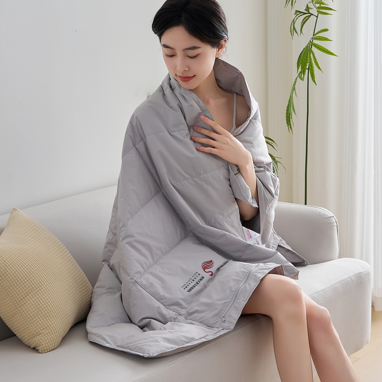 91家纺网 家纺一手货源 找家纺 乐可 2025新款便携多功能鹅绒毯 多功能鹅绒毯-灰