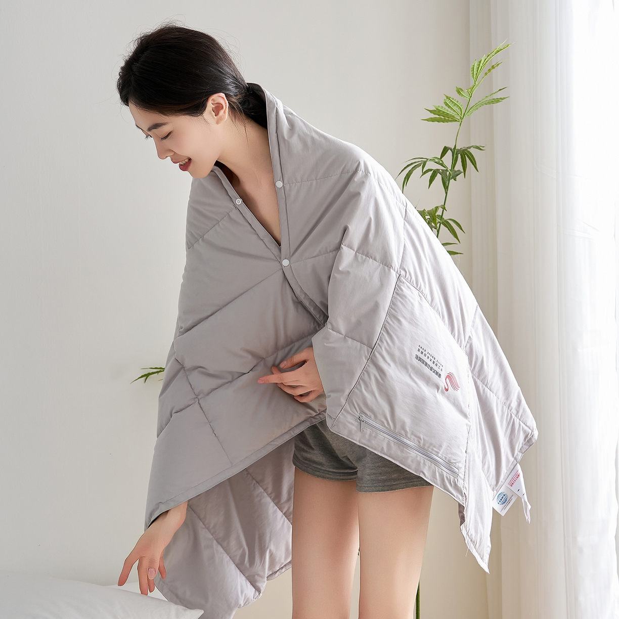 91家纺网 家纺一手货源 找家纺 乐可 2025新款便携多功能鹅绒毯 多功能鹅绒毯-灰