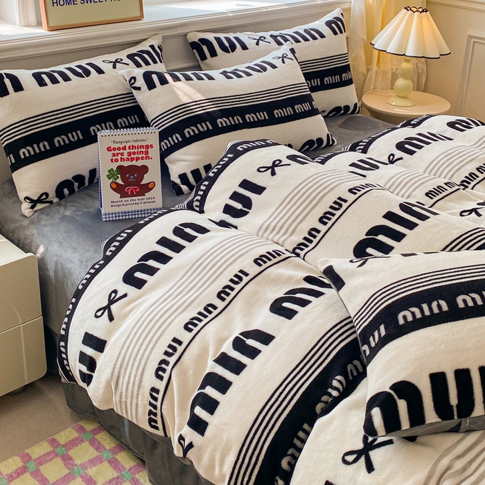 91家纺网 家纺一手货源 找家纺 斯卡诺家纺 2025新款双面牛奶绒跑量款四件套 时尚迷你