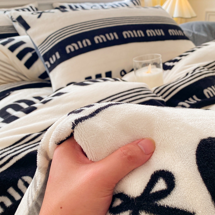 91家纺网 家纺一手货源 找家纺 斯卡诺家纺 2025新款双面牛奶绒跑量款四件套 时尚迷你