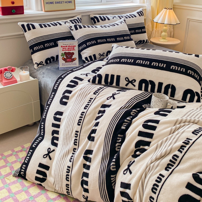 91家纺网 家纺一手货源 找家纺 斯卡诺家纺 2025新款双面牛奶绒跑量款四件套 时尚迷你