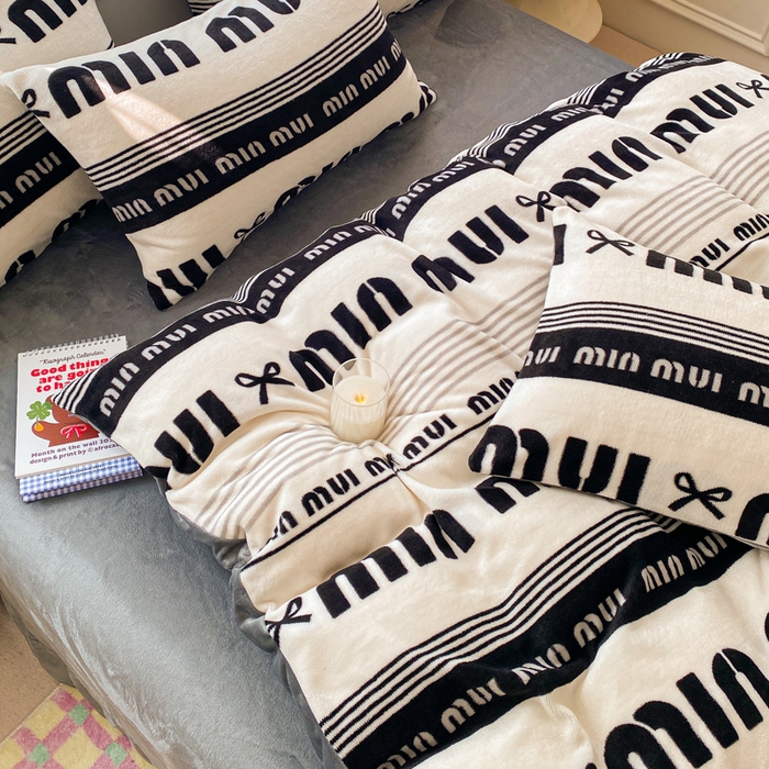 91家纺网 家纺一手货源 找家纺 斯卡诺家纺 2025新款双面牛奶绒跑量款四件套 时尚迷你