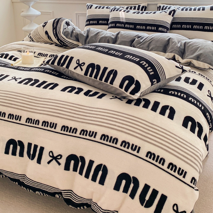 91家纺网 家纺一手货源 找家纺 斯卡诺家纺 2025新款双面牛奶绒跑量款四件套 时尚迷你