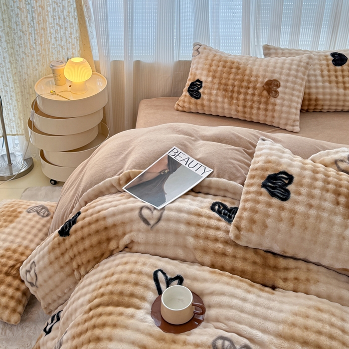 91家纺网 家纺一手货源 找家纺 小叮当家纺仓储工厂店 2025新款印花兔兔绒牛奶绒大泡泡单被套 被套单件 大泡泡-爱心咖