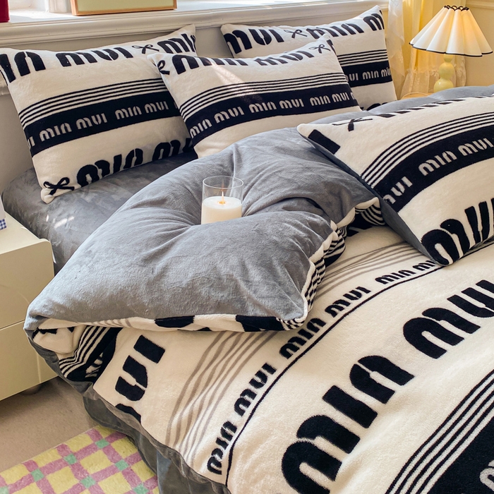 91家纺网 家纺一手货源 找家纺 斯卡诺家纺 2025新款双面牛奶绒跑量款四件套 时尚迷你