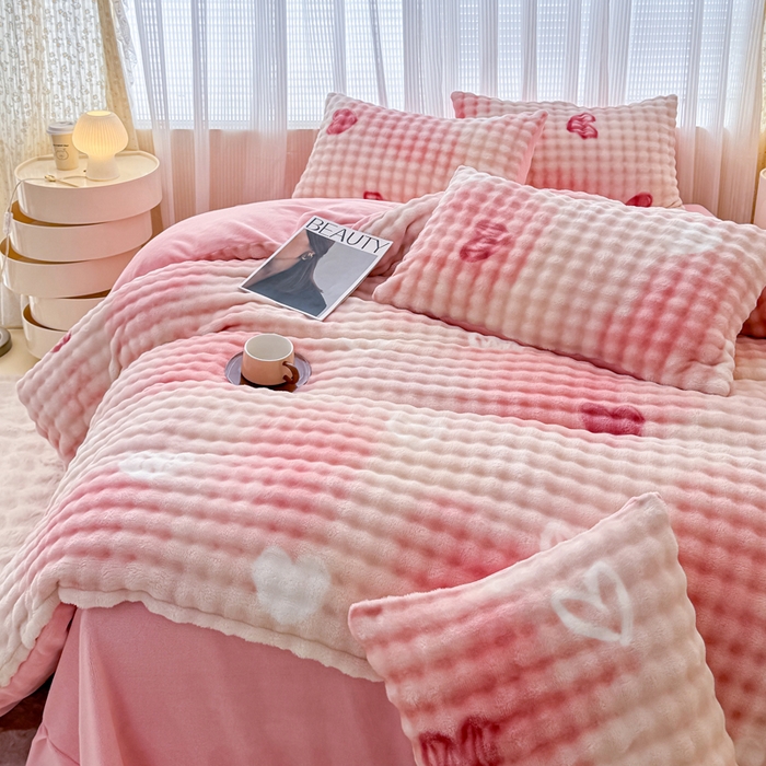 91家纺网 家纺一手货源 找家纺 小叮当家纺仓储工厂店 2025新款印花兔兔绒牛奶绒大泡泡单被套 被套单件 大泡泡-爱心粉