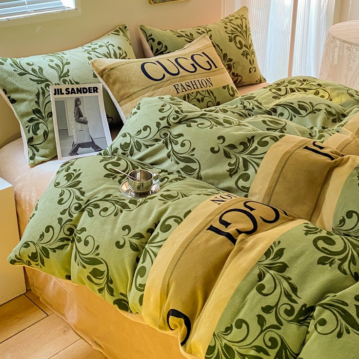 91家纺网 家纺一手货源 找家纺 斯卡诺家纺 2025新款双面牛奶绒跑量款四件套 仙踪古驰