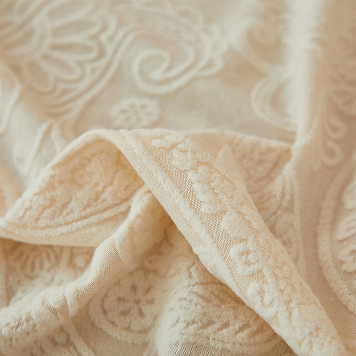 91家纺网 家纺一手货源 找家纺 逐日沙发套 2025新款提花裙摆沙发床套 裙摆沙发床套 古罗-米白