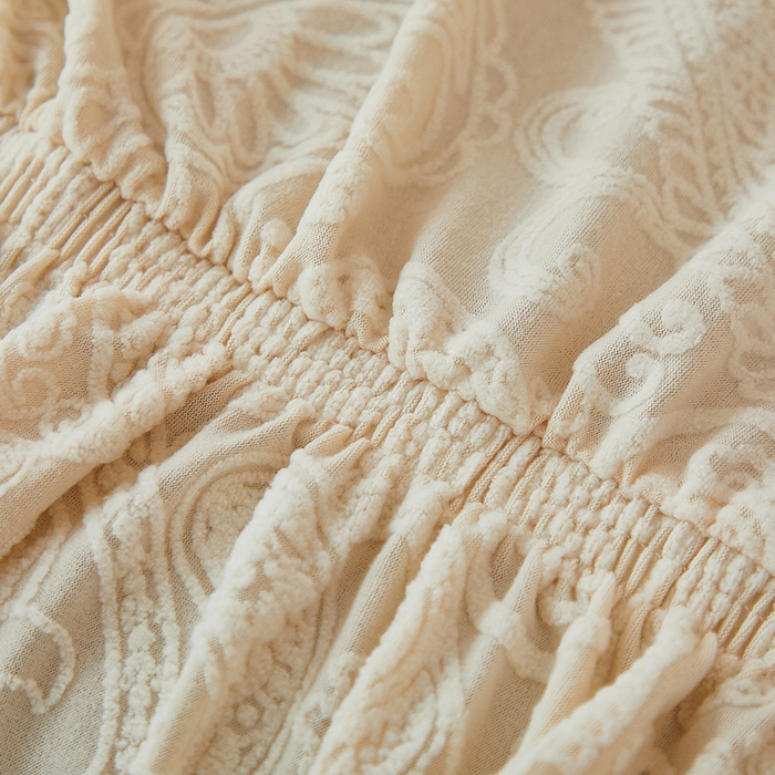 91家纺网 家纺一手货源 找家纺 逐日沙发套 2025新款提花裙摆沙发床套 裙摆沙发床套 古罗-米白