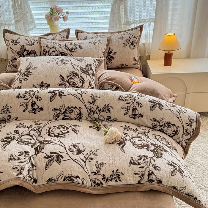 91家纺网 家纺一手货源 找家纺 （总）韩约家纺 2025新款雕花牛奶绒法式床单款四件套