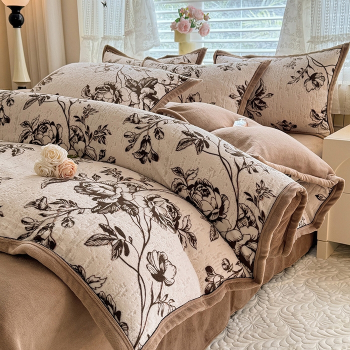 91家纺网 家纺一手货源 找家纺 （总）韩约家纺 2025新款雕花牛奶绒法式床单款四件套