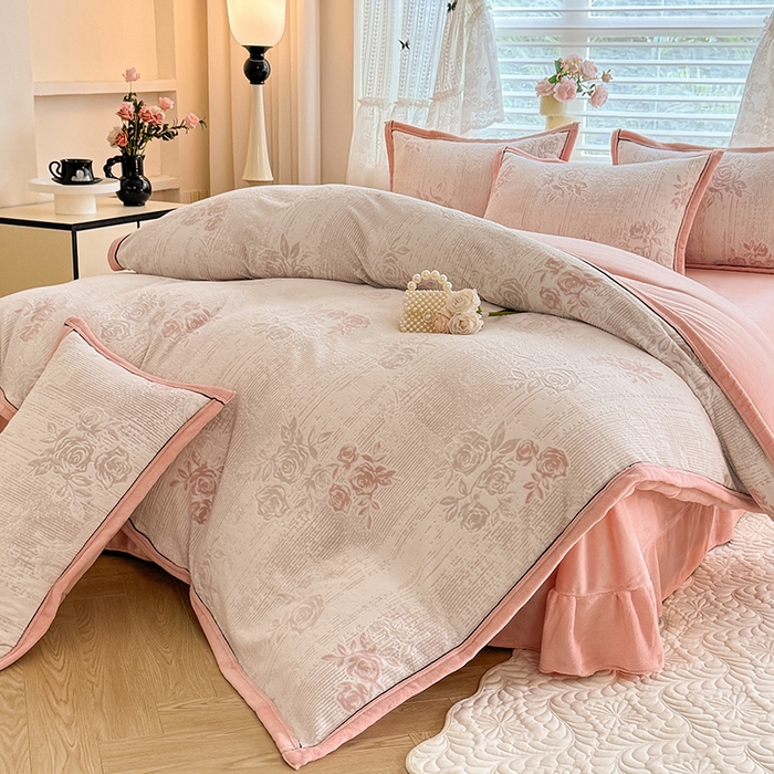 91家纺网 家纺一手货源 找家纺 （总）韩约家纺 2025新款雕花牛奶绒法式床单款四件套