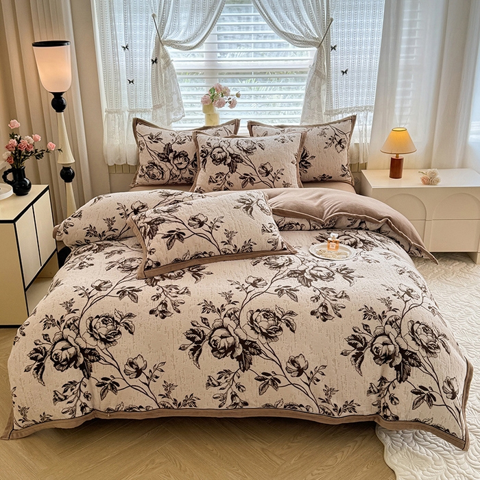 91家纺网 家纺一手货源 找家纺 韩约家纺 2025新款雕花牛奶绒法式床单款四件套 澜庭