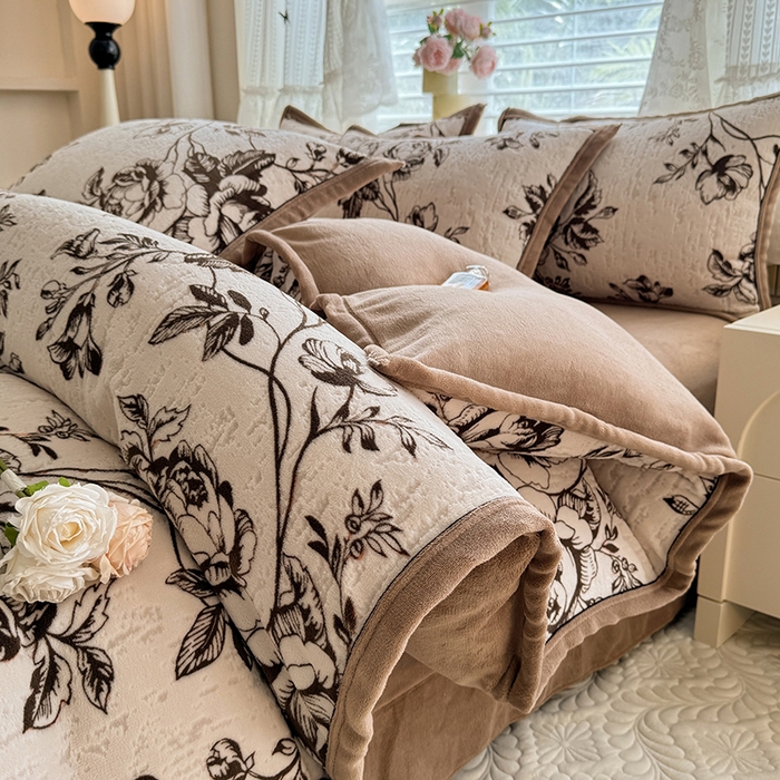 91家纺网 家纺一手货源 找家纺 韩约家纺 2025新款雕花牛奶绒法式床单款四件套 澜庭