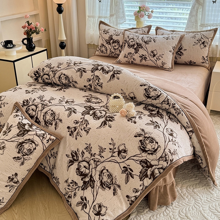 91家纺网 家纺一手货源 找家纺 韩约家纺 2025新款雕花牛奶绒法式床单款四件套 澜庭