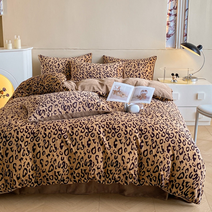 91家纺网 家纺一手货源 找家纺 斯卡诺家纺 2025新款双面牛奶绒跑量款四件套 经典豹纹