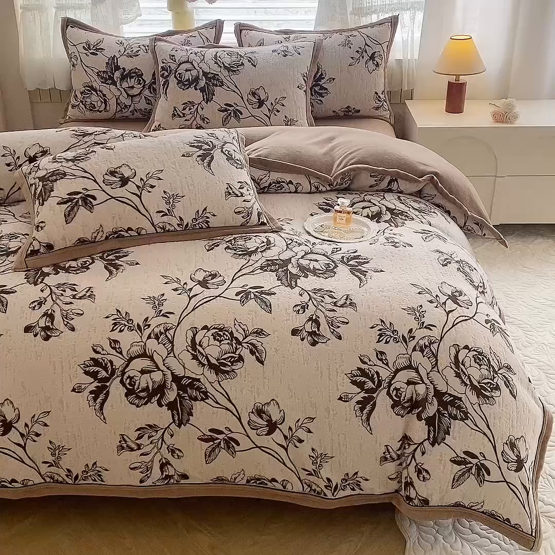 91家纺网 家纺一手货源 找家纺 韩约家纺 2025新款雕花牛奶绒法式床单款四件套 澜庭