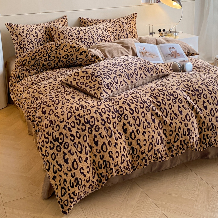 91家纺网 家纺一手货源 找家纺 斯卡诺家纺 2025新款双面牛奶绒跑量款四件套 经典豹纹