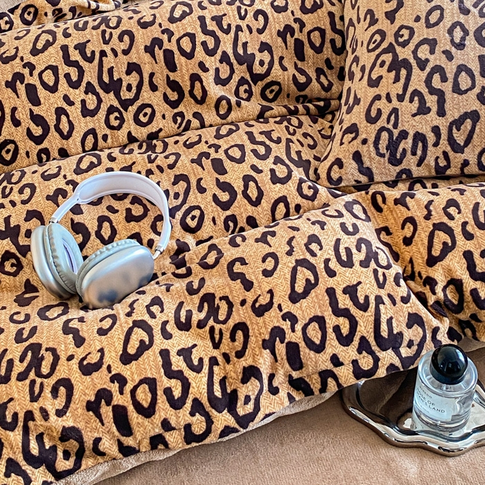 91家纺网 家纺一手货源 找家纺 斯卡诺家纺 2025新款双面牛奶绒跑量款四件套 经典豹纹