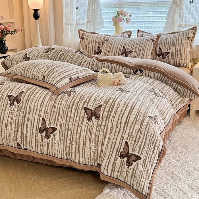 91家纺网 家纺一手货源 找家纺 韩约家纺 2025新款雕花牛奶绒法式床单款四件套 化蝶