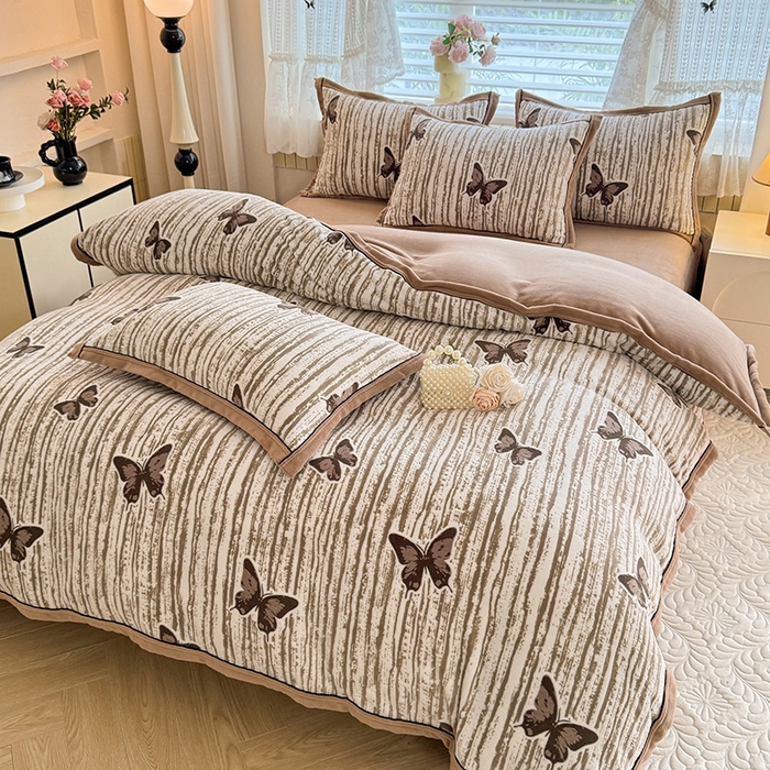 91家纺网 家纺一手货源 找家纺 韩约家纺 2025新款雕花牛奶绒法式床单款四件套 化蝶