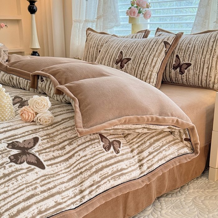 91家纺网 家纺一手货源 找家纺 韩约家纺 2025新款雕花牛奶绒法式床单款四件套 化蝶