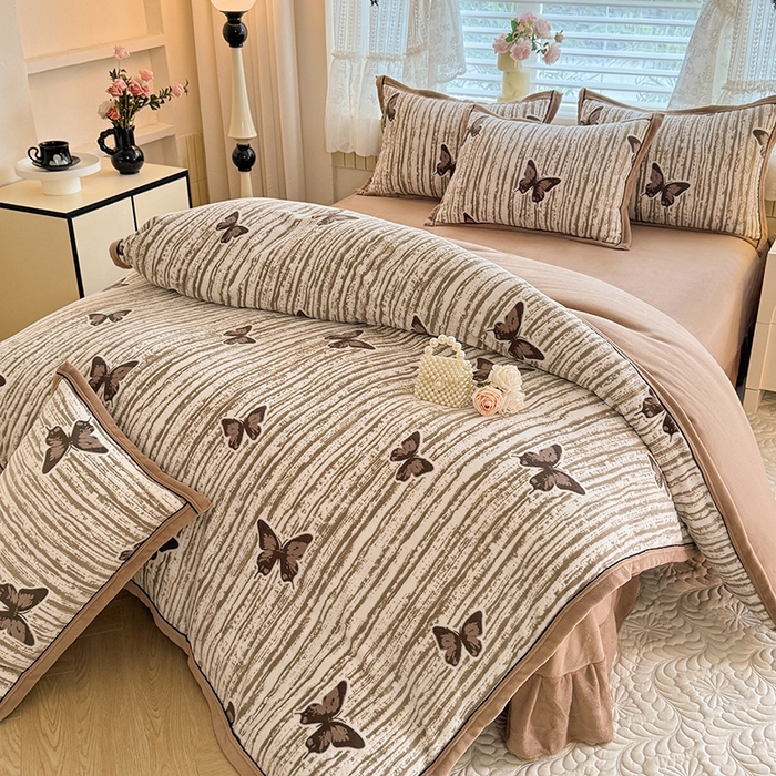 91家纺网 家纺一手货源 找家纺 韩约家纺 2025新款雕花牛奶绒法式床单款四件套 化蝶