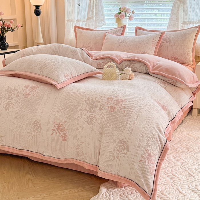 91家纺网 家纺一手货源 找家纺 韩约家纺 2025新款雕花牛奶绒法式床单款四件套 蔷薇