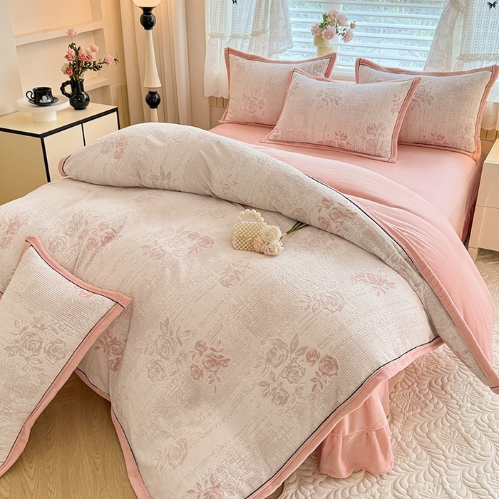 91家纺网 家纺一手货源 找家纺 韩约家纺 2025新款雕花牛奶绒法式床单款四件套 蔷薇