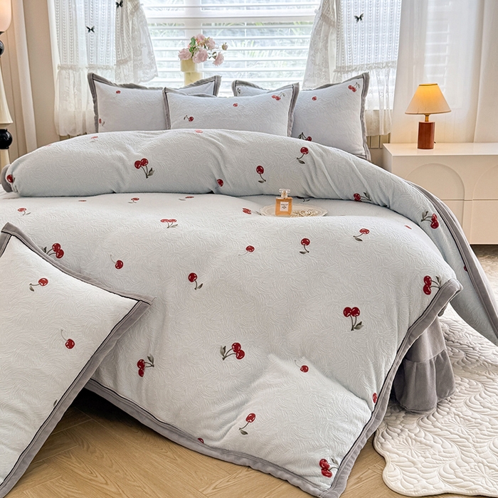 91家纺网 家纺一手货源 找家纺 韩约家纺 2025新款雕花牛奶绒法式床单款四件套 桃喜