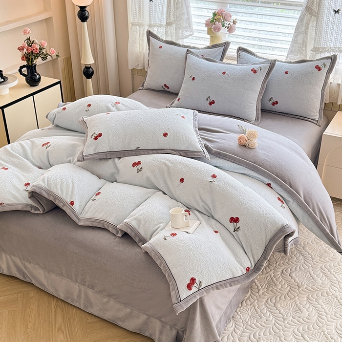 91家纺网 家纺一手货源 找家纺 韩约家纺 2025新款雕花牛奶绒法式床单款四件套 桃喜