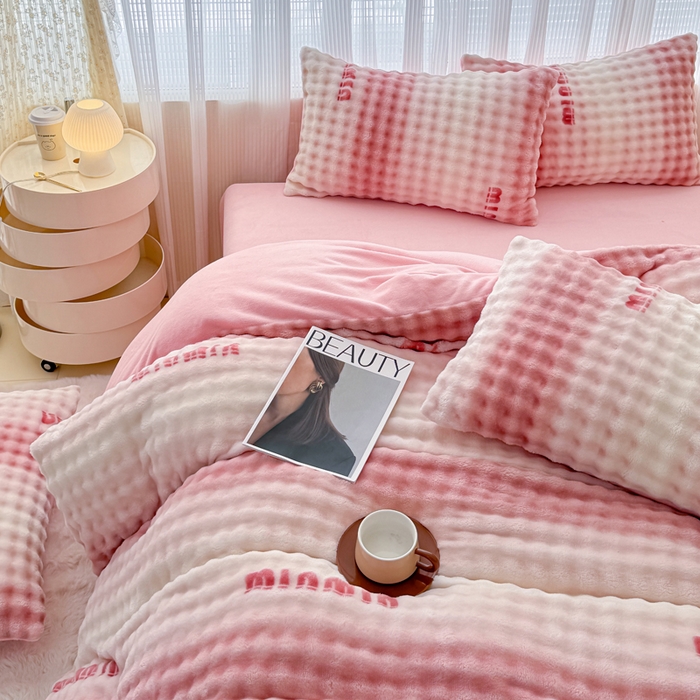 91家纺网 家纺一手货源 找家纺 小叮当家纺仓储工厂店 2025新款印花兔兔绒牛奶绒大泡泡四件套 大泡泡-时尚粉