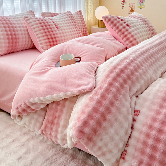 91家纺网 家纺一手货源 找家纺 小叮当家纺仓储工厂店 2025新款印花兔兔绒牛奶绒大泡泡四件套 大泡泡-时尚粉