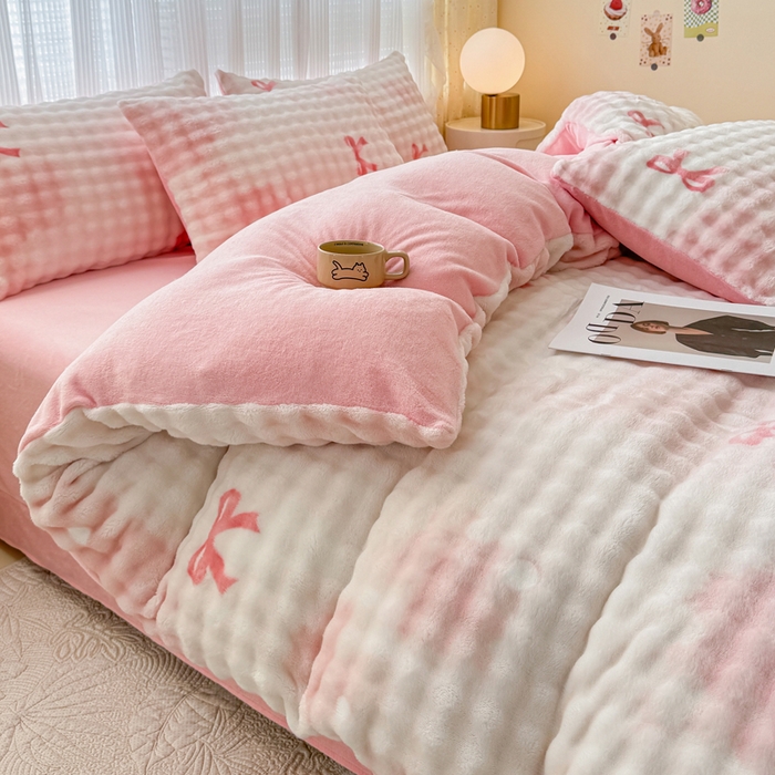 91家纺网 家纺一手货源 找家纺 小叮当家纺仓储工厂店 2025新款印花兔兔绒牛奶绒大泡泡四件套 大泡泡-蝴蝶结粉