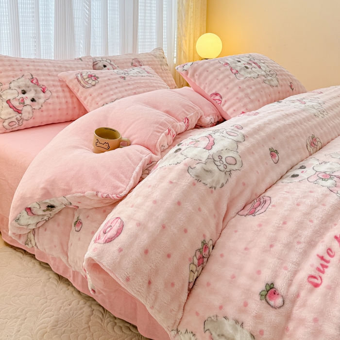 91家纺网 家纺一手货源 找家纺 小叮当家纺仓储工厂店 2025新款印花兔兔绒牛奶绒大泡泡四件套 甜心小猫